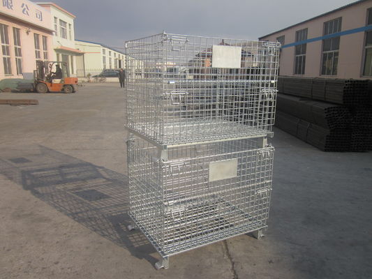 Wire mesh container used in storing goods in warehouse
