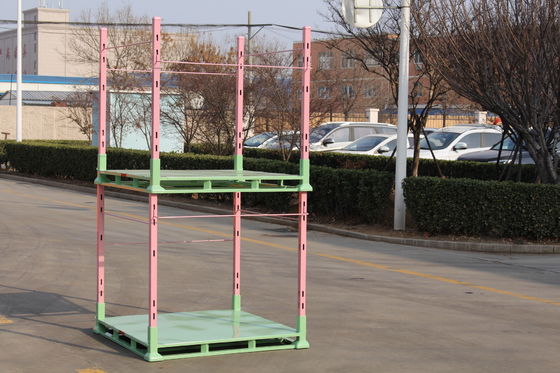 Wire mesh container used in storing goods in warehouse