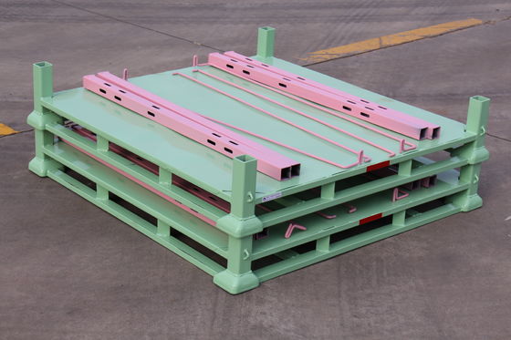 Wire mesh container used in storing goods in warehouse